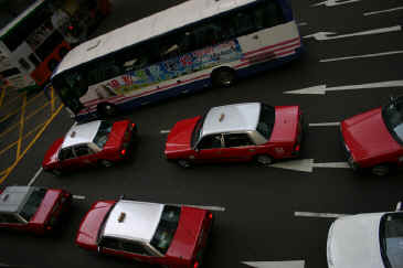 HKtaxisbuses.JPG (105605 bytes)