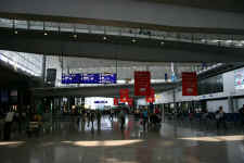 HKairport.JPG (111556 bytes)