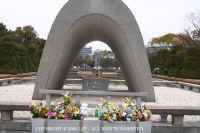 Hiroshima_memorial.JPG (66418 bytes)