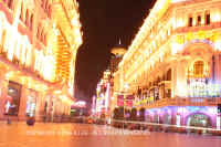 Nanjing_road_night.JPG (84780 bytes)