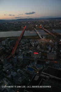 Osaka_sunset2.JPG (54085 bytes)